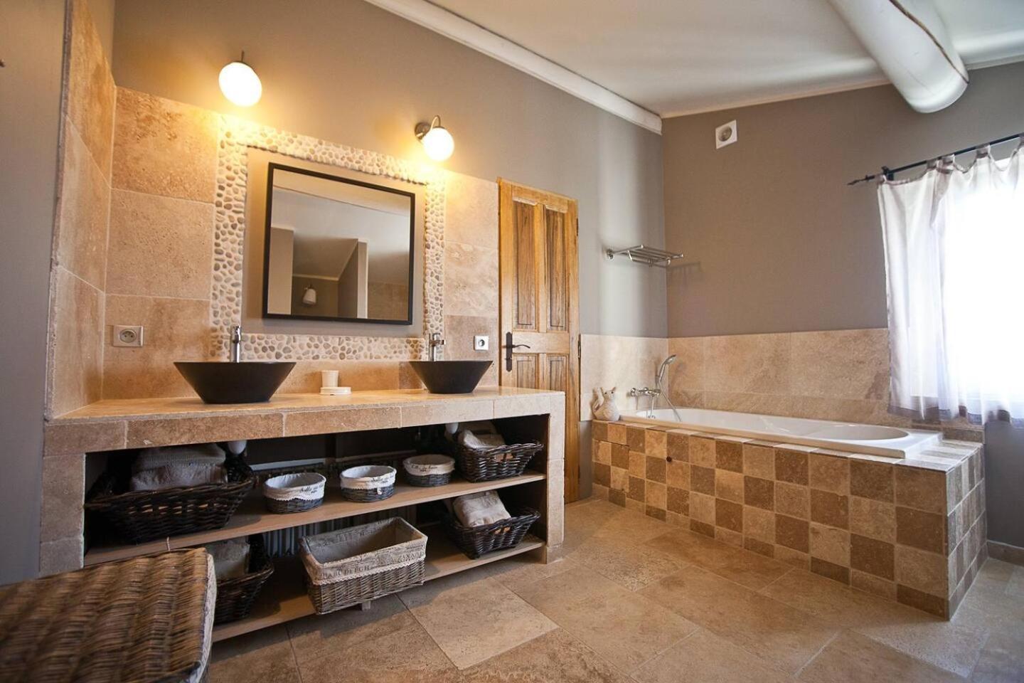 La Petite Colline Villa Apt Ngoại thất bức ảnh